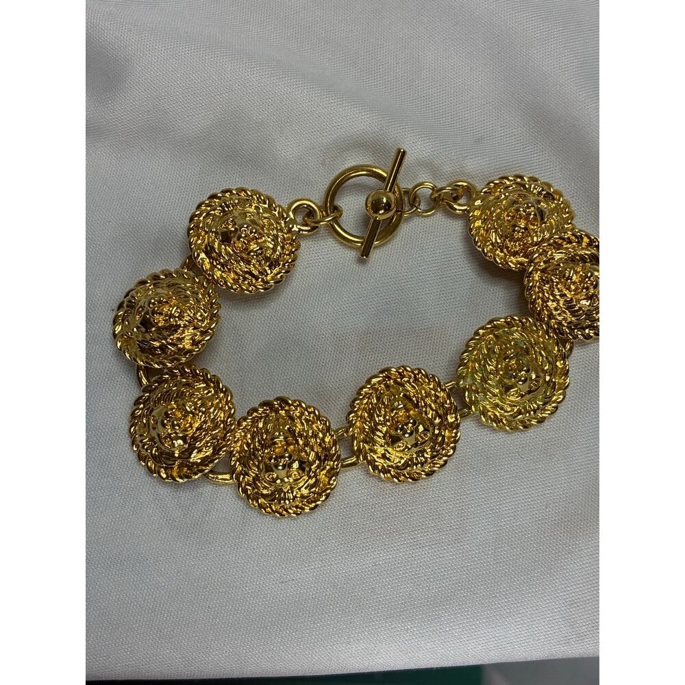 Anne Klein Lion Head Medallion Bracelet Gold Tone Toggle 1980s Signed
